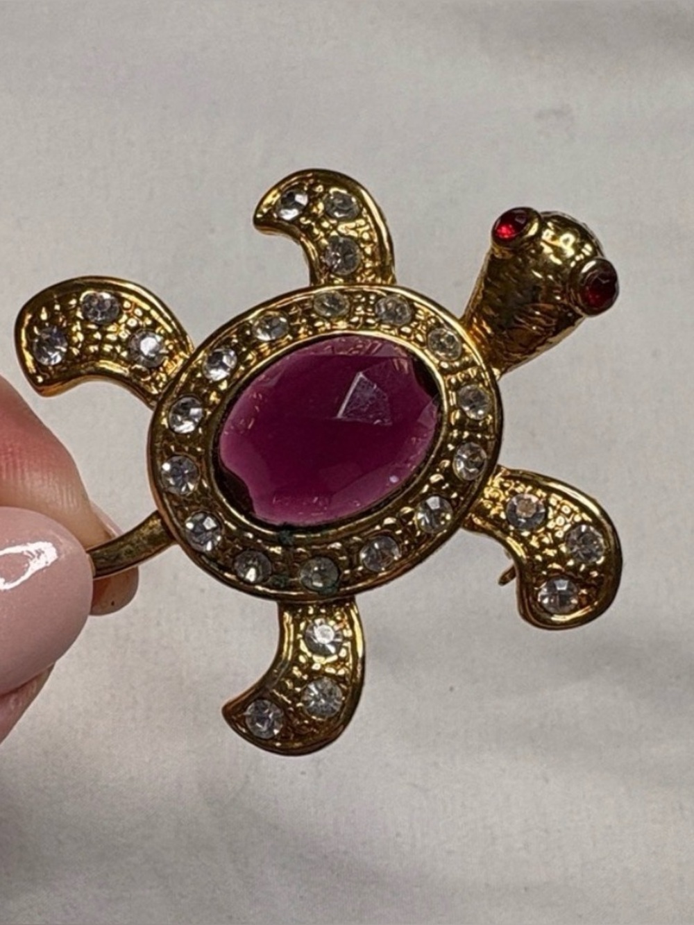 Vintage Gold Tone Turtle Brooch Purple Glass Cabochon & Rhinestones